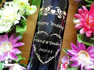 結婚祝いのプレゼント用の名入れボトル