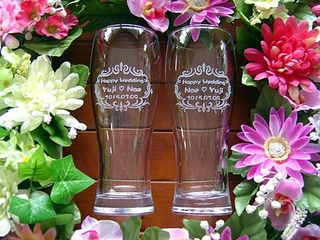 結婚祝いのプレゼント用のペアグラス