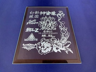 ダーツ競技の賞品用のガラス盾