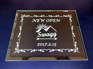 開店祝いのプレゼント用のガラス楯(盾)