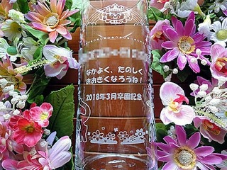 父母会から保育園に寄贈する卒園記念品用の花瓶