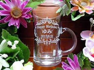 誕生日プレゼント用の名入れティーカップ