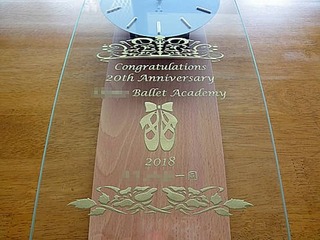 バレエ教室の20周年祝い用の掛け時計