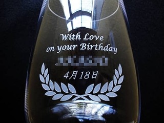 uWith love on your birthdayA鑊̖OAa̓tv𑤖ʂɒAav[gp̃KXԕr