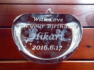 奥さまへの誕生日プレゼント用のガラスのオブジェ