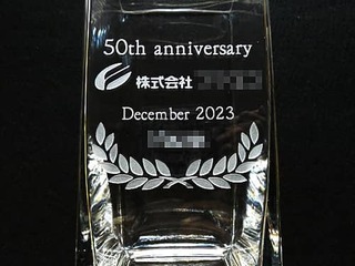 u50th anniversaryẢЂ̃S}[NAN̓tẢЖv𑤖ʂɒANjp̃t[x[X