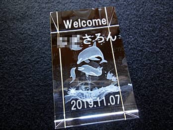 �uWelcome�A�X���A�J�X���̓��t�v�𑤖ʂɒ��������A�����N�[�[�V�����T�����̊J�X�j���p�̃K���X���I�u�W�F