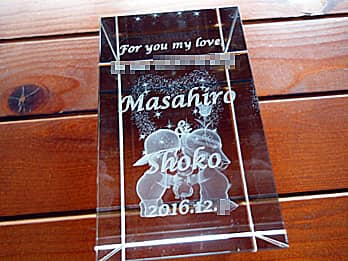 �u���b�Z�[�W�A�J�b�v���̖��O�A�N���X�}�X�̓��t�v�𑤖ʂɒ��������A�N���X�}�X�v���[���g�p�̃K���X���I�u�W�F