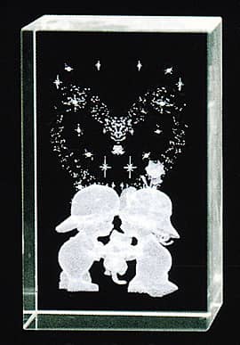 ���O�ƃ��b�Z�[�W�𒤍��ł���K���X�̃I�u�W�F�i3D�A�[�g�O���X�jA-3 �n�[�g �I�u ���u