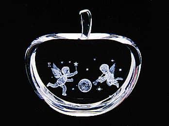 ���O�ƃ��b�Z�[�W�𑤖ʂɒ����ł���A�����S�^�̃K���X�̃I�u�W�F�i3D�A�[�g�O���X�jA-8 �V�g