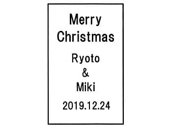 �uMerry Christmas�A�J�b�v���̖��O�A�N���X�}�X�̓��t�v�����C�A�E�g�����A�N���X�}�X�v���[���g�p��3D�A�[�g�O���X�ɒ�������}��