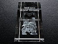 誕生日プレゼント用の3Dアートグラス(With love on your birthday、贈る相手の名前、日付を3Dアートグラス側面に彫刻)