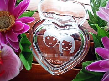 �j���̎����̃C���X�g�A�w�Z���A���w���̓��t�𒤍������A���w�L�O�i�p�̃K���X����������