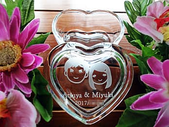 �u�J�b�v���̎���G�v���W�ɒ��������A�N���X�}�X�v���[���g�p�̃n�[�g�`�̃K���X����������