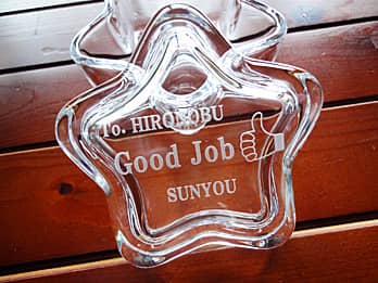 �u�ސE������̖��O�A��Ж��A�T���A�b�v�̃C���X�g�v���W�ɒ��������A��N�ސE�̃v���[���g�p�̃K���X����������