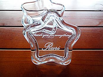 �uThank you for everything�v�u�����̖��O�v���W�ɒ��������A��̓��̃v���[���g�p�̃K���X���A�N�Z�T���[�P�[�X