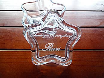 �u���b�Z�[�W�A���鑊��̖��O�v���W�ɒ��������A�N���X�}�X�v���[���g�p�̐��`�̃K���X���A�N�Z�T���[�P�[�X