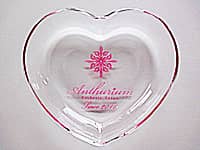 �u���S�}�[�N�v�usince2016�v�𒤍������A�G�X�e�T�����̎��N�j���p�̃K���X����������