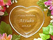 「Happy birthday、名前、誕生日」を彫刻した、彼女への誕生日プレゼント用のアクセサリーケース