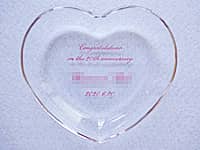 ���H�X��20���N�j���p�̃K���X����������iCongratulations on your 20th anniversary�A�X���𒤍��j