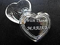 �uWith Thanks�A�ސE������̖��O�v���W�ɒ��������A��N�ސE�j���p�̃K���X����������