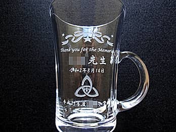 �u�Z�́AThank you for the memories�A�����搶�A����23�N�x�������w�Z���Ɛ��ꓯ�v�𑤖ʂɒ��������A������ŉ��t�֑���K���X���e�B�[�J�b�v