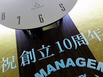 �V���o�[�ɒ��F���H�����A���N�j���p�̊|�����v�̑O�ʃK���X�ɒ��������u���j�����b�Z�[�W�v�̐ڎʉ摜