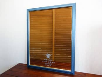 �����̃��S�}�[�N�A�n��70���N�A�n�ƋL�O���̓��t�A�����̉�Ж���\�ʂɒ��������A���N�j���̑��蕨�p�̋�