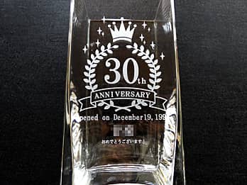 ���q�l���f�U�C�������I���W�i���}�Ă𑤖ʂɒ��������A���N�j���p�̃t�����[�x�[�X