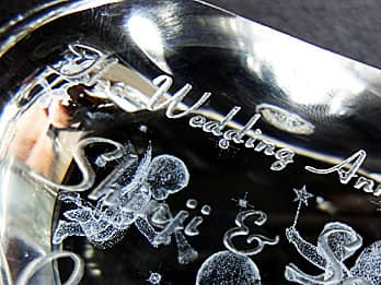 �����S�^��3D�A�[�g�O���XA-8 �V�g�̑��ʂɒ��������A�u���b�Z�[�W�Ɩ��O�v�̃N���[�Y�A�b�v�摜