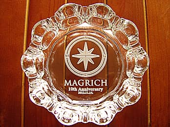 ��Ђ̃��S�}�[�N���ʂɒ��������K���X���D�M