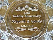 �u30th Wedding Anniversary�A�U�ߗl�Ɖ����܂̖��O�v�𒤍������A�U�ߗl�ւ̌����L�O���̑��蕨�p�̊D�M