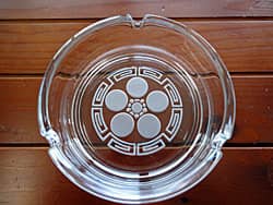 飲食店のマークを彫刻した、開店祝い用の灰皿