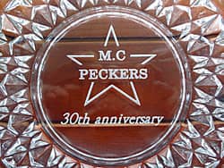 �u30th anniversary�v�u���S�}�[�N�v���ʂɒ��������A���N�j���p�̊D�M