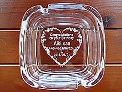 �uCongratulations on your birthday�A���O�v���ʂɒ��������A�F�l�ւ̒a�����v���[���g�p�̊D�M