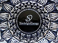 ロゴマークを彫刻した、自動車販売店の開業祝い用の灰皿