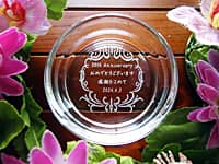 �u50th anniversary�A���N�L�O���̓��t�v���ʂɒ��������A��Ђ�50���N�j���p�̃K���X���D�M