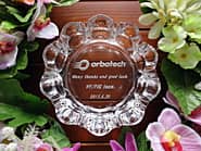 会社のロゴマーク彫刻した、定年退職の記念品用の灰皿