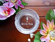 ロゴマークを彫刻した、飲食店の開店祝い用の灰皿