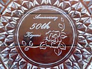 �uAnniversary�A50th�A��������̖��O�v���ʂɒ��������A��������ւ̒a�����v���[���g�p�̃K���X���D�M