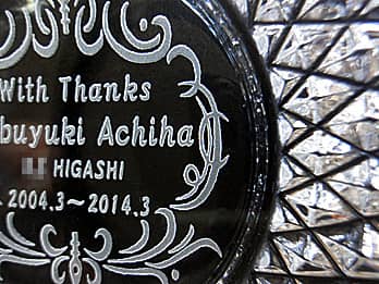 �N���A�K���X���D�MAT-8�̒�ʂɒ��������A�u���b�Z�[�W�E���O�E���t�v�̃N���[�Y�A�b�v�摜