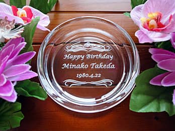 �uHappy Birthday�A���鑊��̖��O�A�a�����̓��t�v���ʂɒ��������A�a�����v���[���g�p�̃K���X���D�M