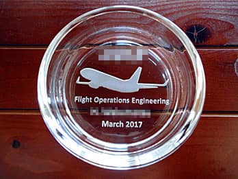 �u��s�@�̃C���X�g�A�\�����e�A��܎҂̖��O�A������̓��t�v���ʂɒ��������A�\���L�O�i�p�̃K���X���D�M