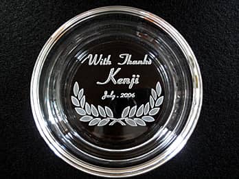 �u���b�Z�[�W�E���O�E���t�v���ʂɒ��������A�ی`�̃K���X���D�M