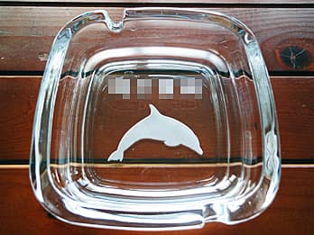 �U�ߗl�̖��O�ƃC���J�̃C���X�g���ʂɒ��������A�U�ߗl�ւ̌����L�O���̃v���[���g�p�̃K���X���D�M