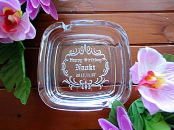 �uHappy Birthday�A���鑊��̖��O�A�a�����̓��t�v���ʂɒ��������A�a�����v���[���g�p�̃K���X���D�M