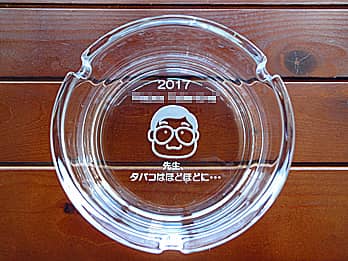 �搶�̎���G�𒤍������A���Ɛ�����S�C�̐搶�ւ̑��蕨�p�̊D�M