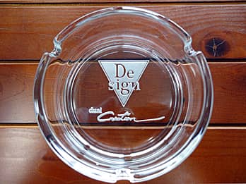 ���S�}�[�N���ʂɒ��������A��Аݗ��j���p�̃K���X���D�M