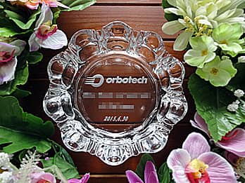 �u��Ђ̃��S�}�[�N�A���鑊��̖��O�A�A�C���̓��t�v���ʂɒ��������A�A�C�j���p�̃K���X���D�M