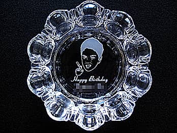 �uHappy Birthday�A���鑊��̎���G�Ɩ��O�v���ʂɒ��������A�a�����v���[���g�p�̃K���X���D�M